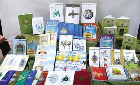 Over 70 thousand books and cultural items offered to non-Iranian pilgrims of Imam Reza